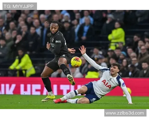 曼城比赛中球员场上微妙小动作引发热议专家分析背后隐含深意